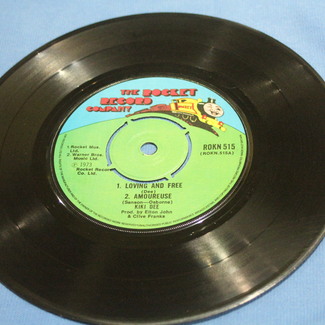 LOVING AND FREE /AMOUREUSE