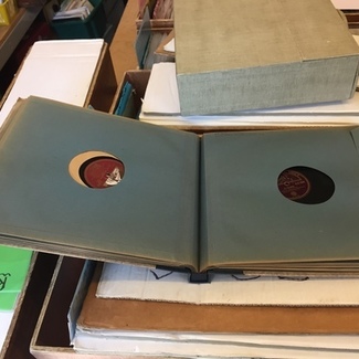 Necessity / I'm so right tonight - Chattanoogie Shoe Shine Boy / The Old Master Painter -Now you`ve gone and hurt my southern Pride - If Your Ever Down In Texas Look Me Up - That`s What I like About The South - He`s His Own Grandpa - Deck Of Cards / Pray For The Light To Go Out - I Ain`t Gonna Give Nobody None o` This Jelly Roll / Is It True What They Say About Dixie / The Possom Song - Walk With A Wiggle / Muskrat Ramble -Row Row row /If You Got some Place To Go, Go Ahead - You Can`t Make Love With A Cold / So Tall A Tree by Phil Harris And His Orchestra
